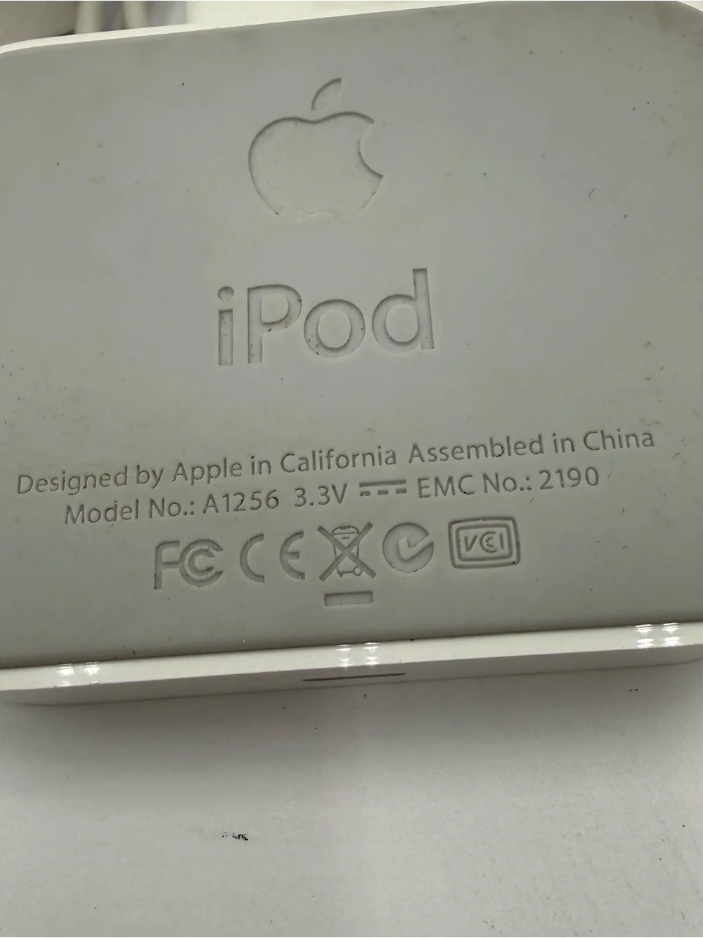 E4 Apple iPod Charging Cradle Dock A1256 White 30-Pin Connector for iPod